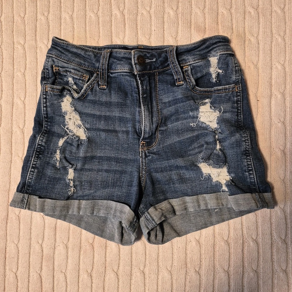 Hollister Women's Curvy High Rise Short 3"  Advanced Stretch Size W26 Distressed